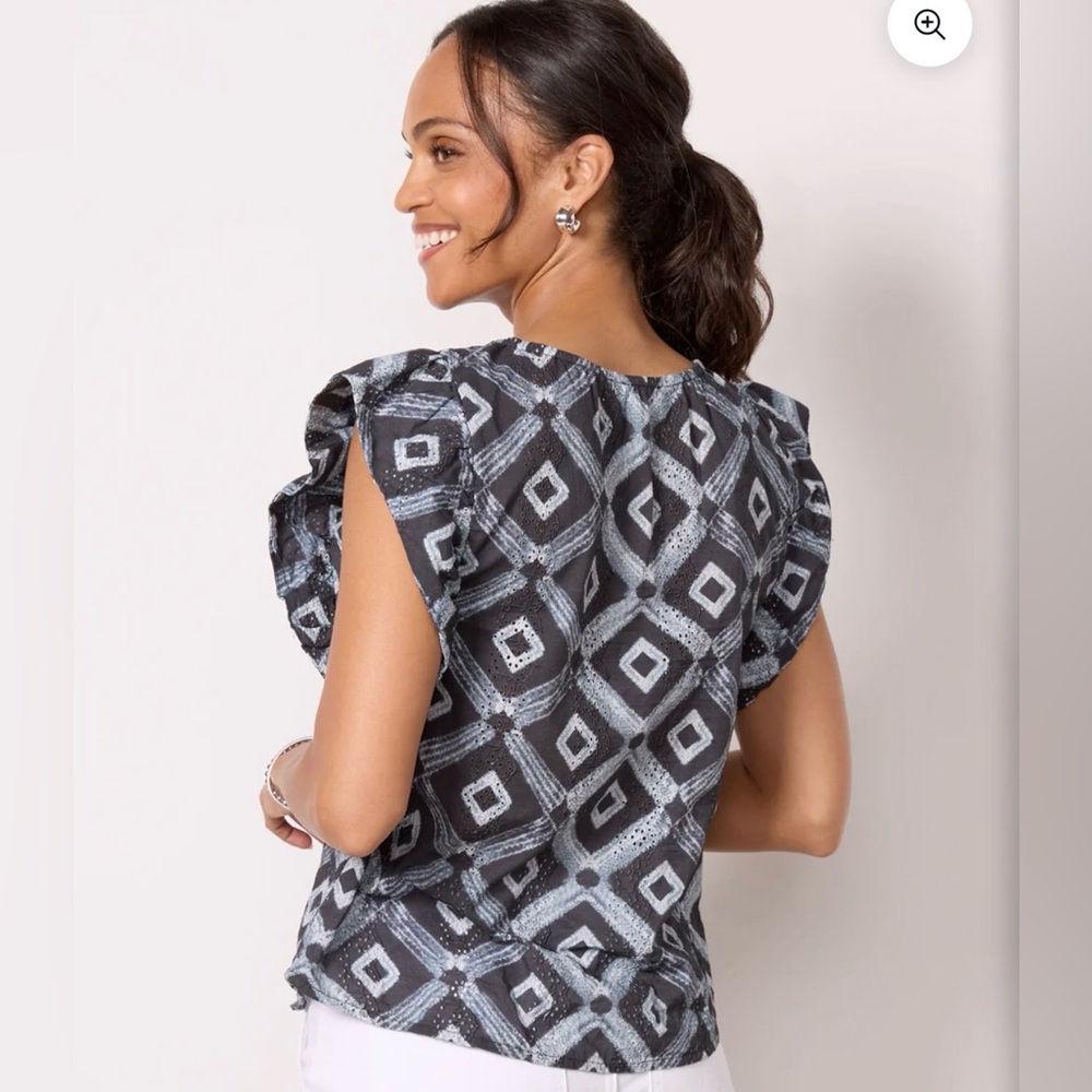 Evereve Oaklynn Eyelet Top Medium Like New - Picture 3 of 10